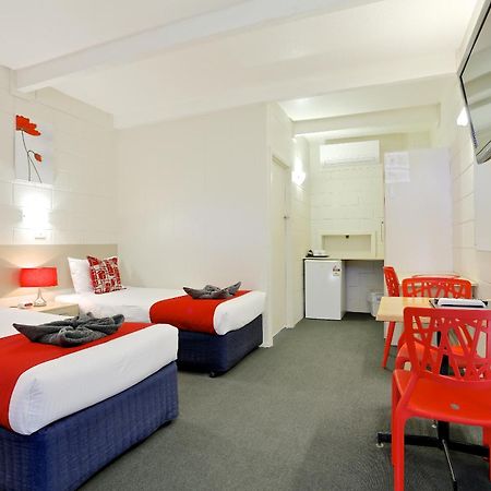 Castle Creek Motor Inn Юроа Екстериор снимка