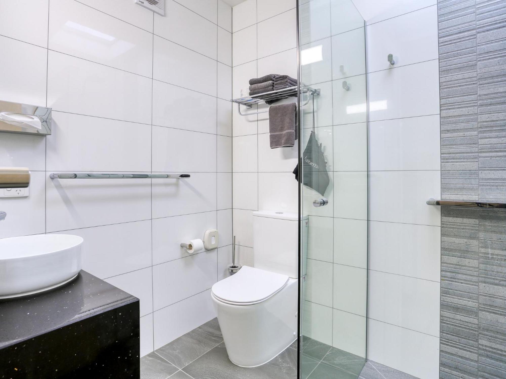 Castle Creek Motor Inn Юроа Екстериор снимка
