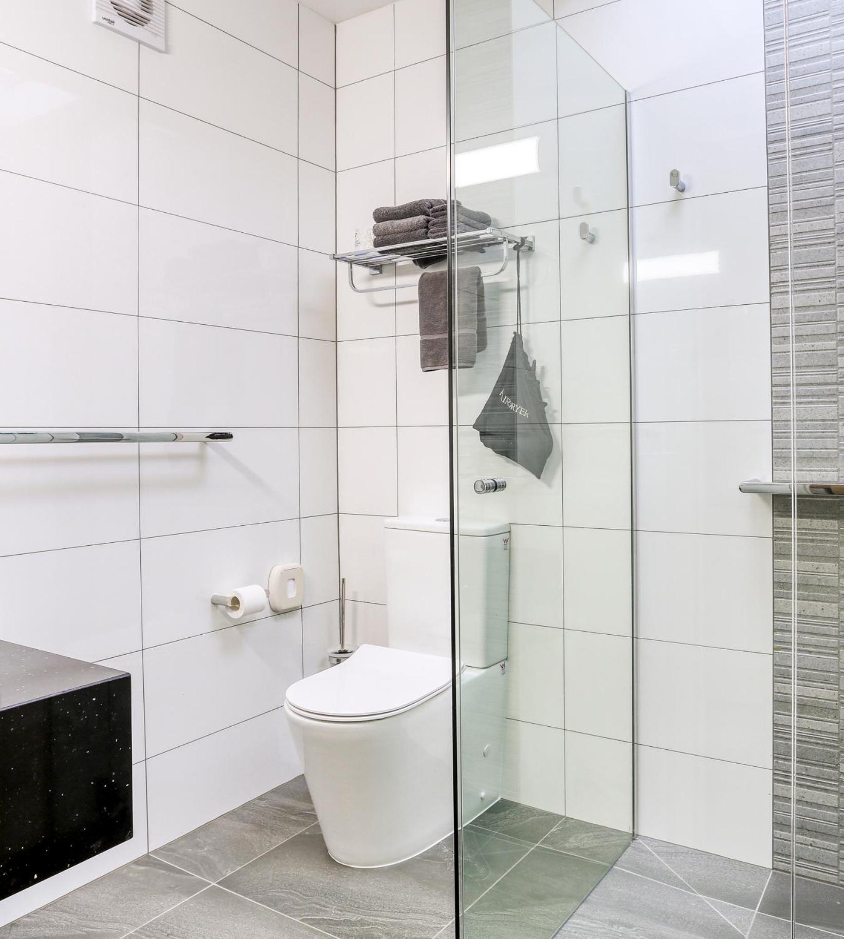 Castle Creek Motor Inn Юроа Екстериор снимка