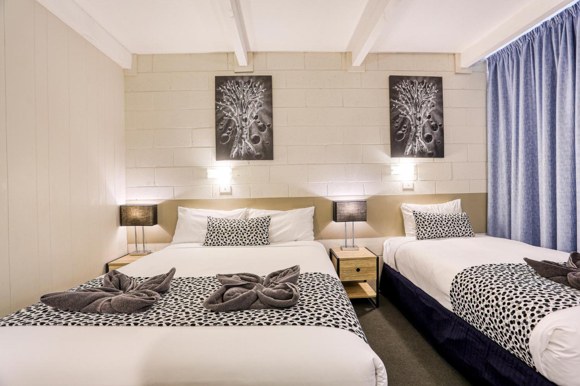 Castle Creek Motor Inn Юроа Екстериор снимка