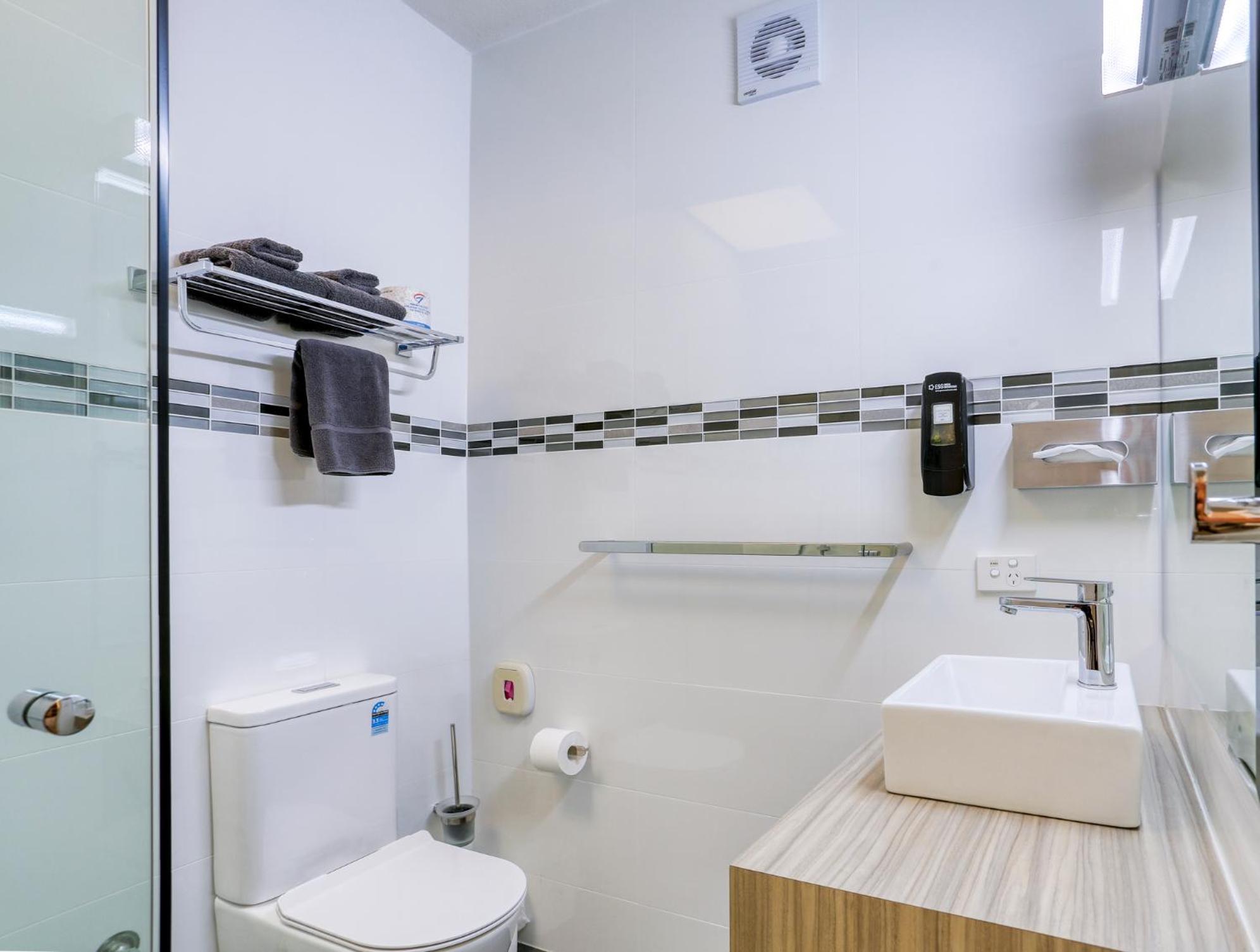 Castle Creek Motor Inn Юроа Екстериор снимка