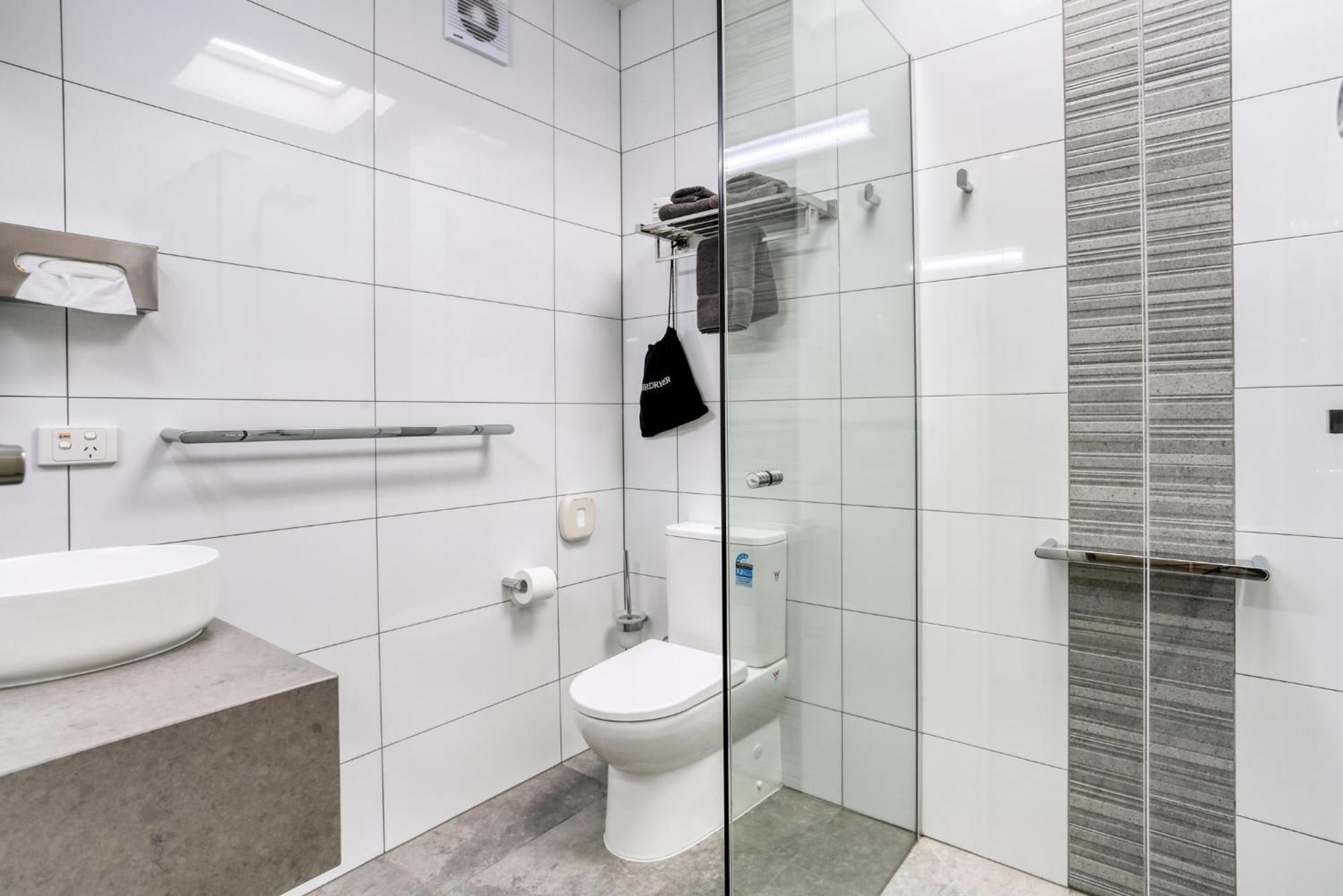 Castle Creek Motor Inn Юроа Екстериор снимка