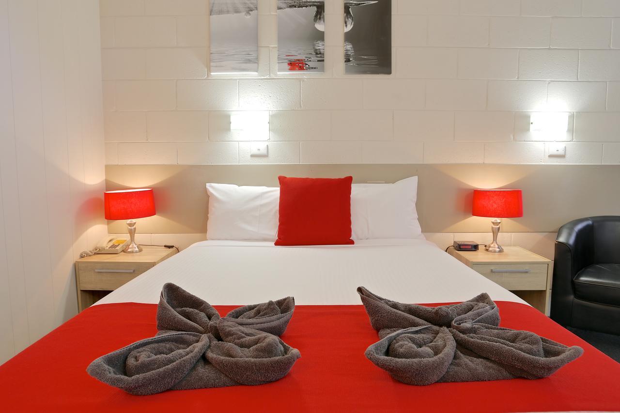 Castle Creek Motor Inn Юроа Екстериор снимка