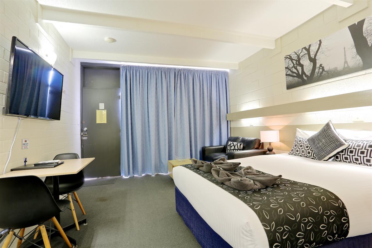 Castle Creek Motor Inn Юроа Екстериор снимка