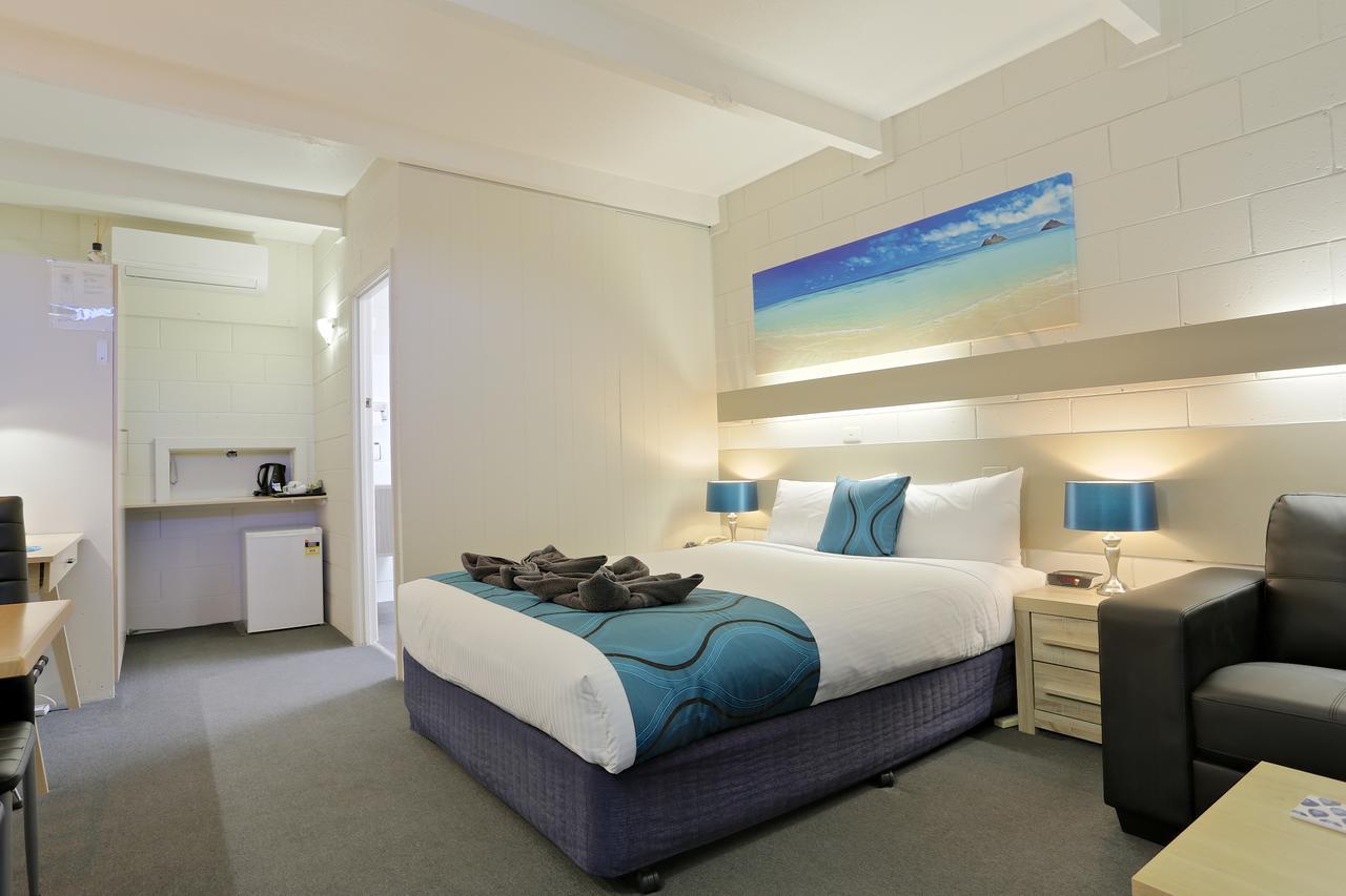 Castle Creek Motor Inn Юроа Екстериор снимка