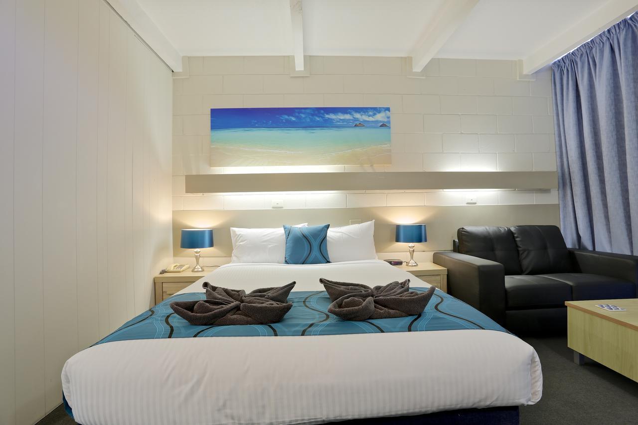 Castle Creek Motor Inn Юроа Екстериор снимка