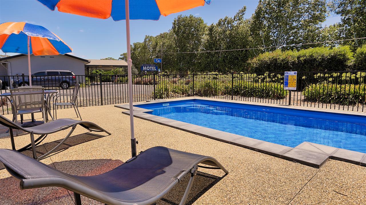 Castle Creek Motor Inn Юроа Екстериор снимка