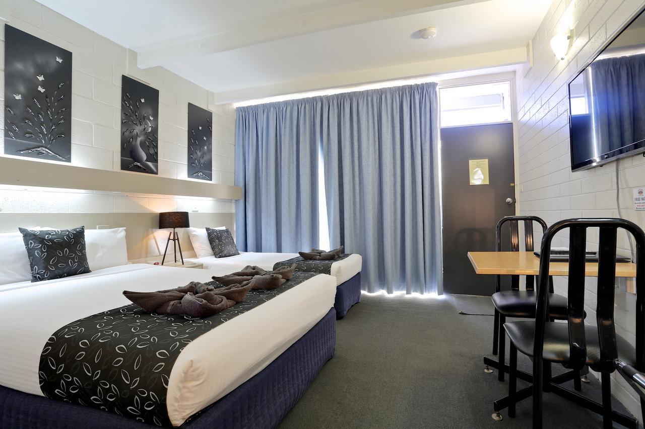Castle Creek Motor Inn Юроа Екстериор снимка