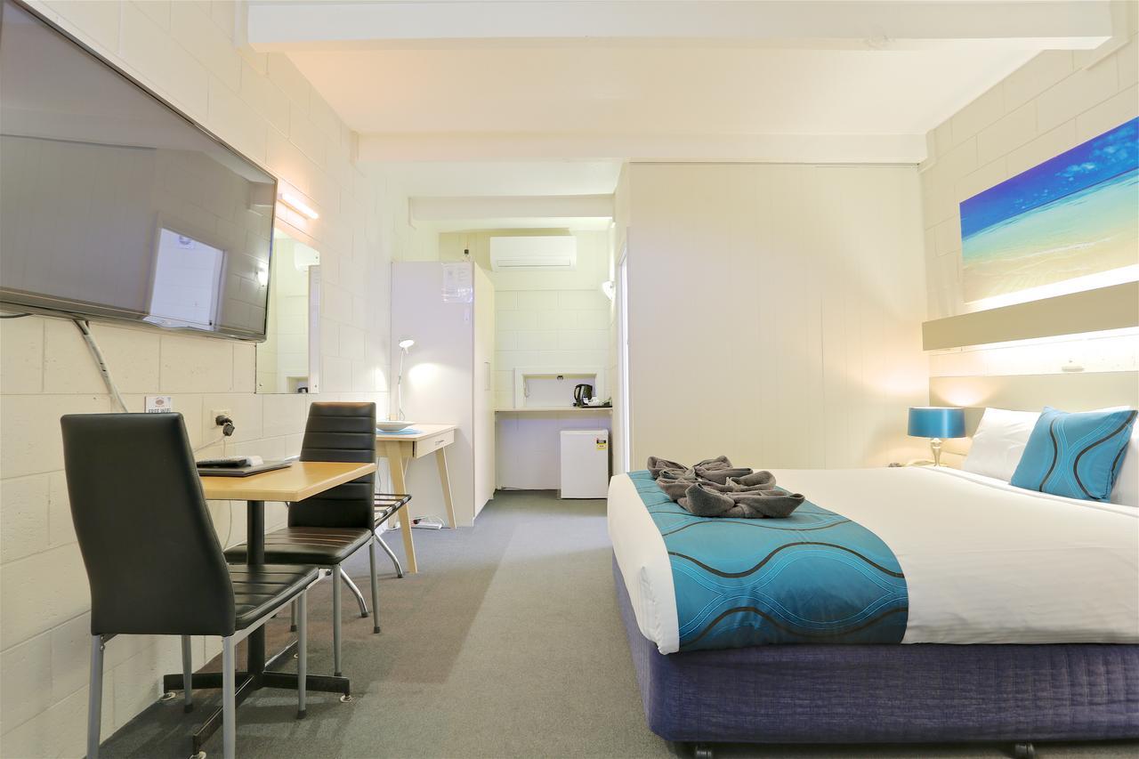 Castle Creek Motor Inn Юроа Екстериор снимка