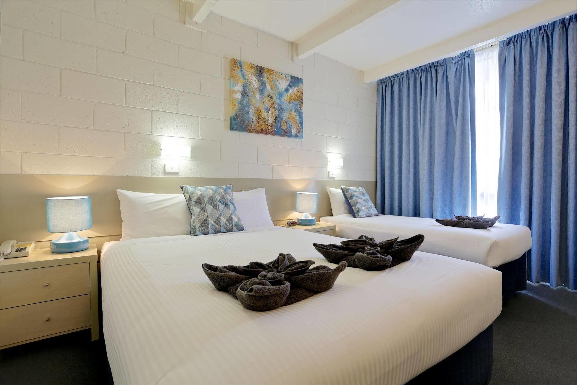 Castle Creek Motor Inn Юроа Екстериор снимка