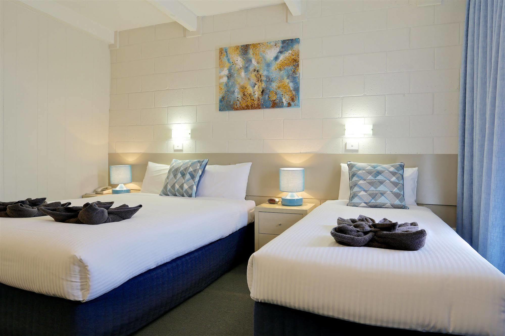 Castle Creek Motor Inn Юроа Екстериор снимка