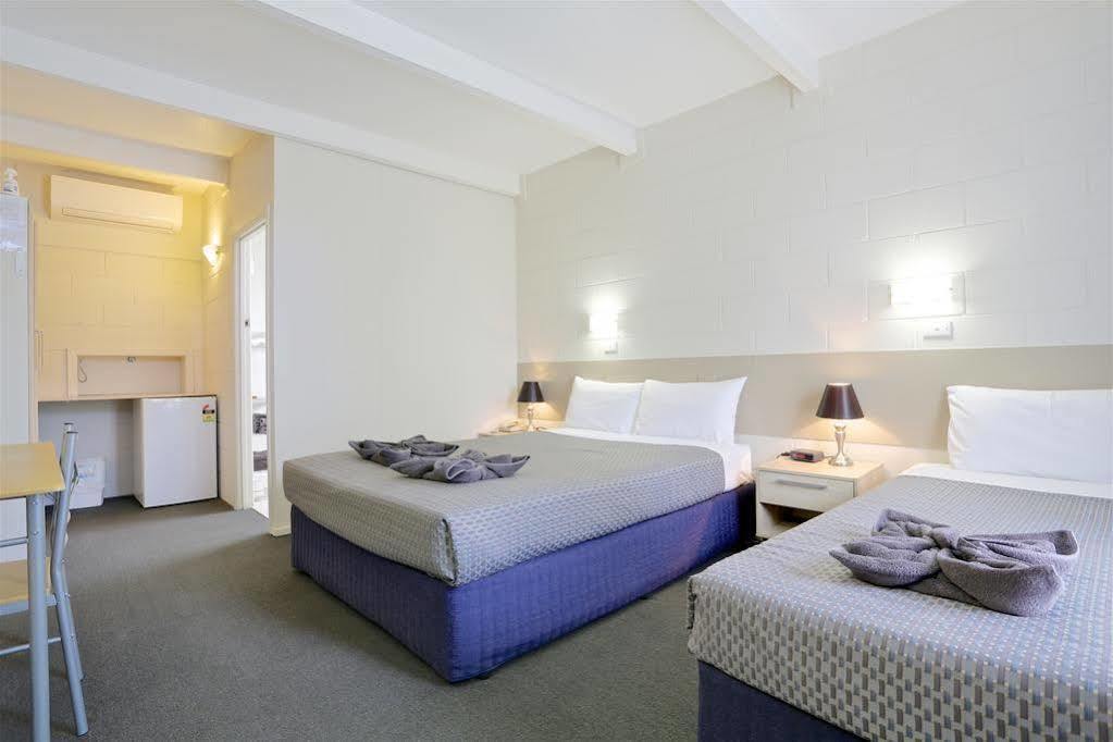 Castle Creek Motor Inn Юроа Екстериор снимка